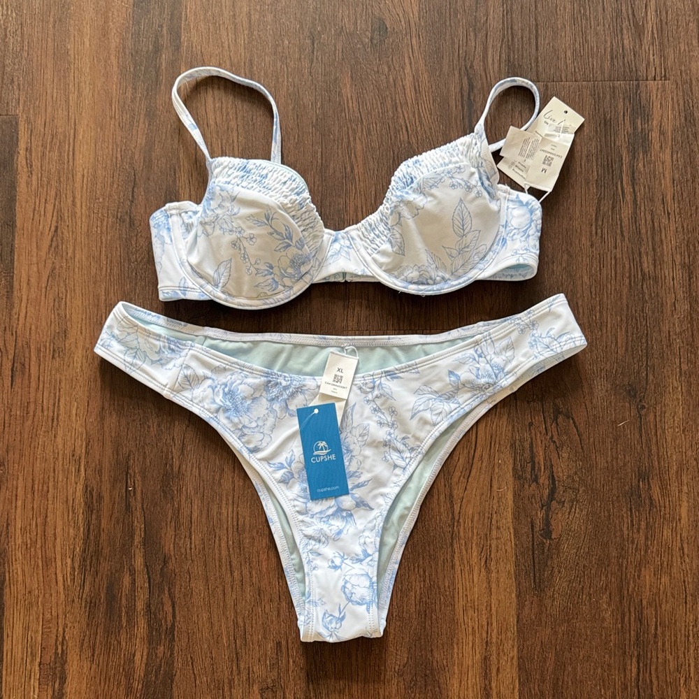 NWT Cupshe Blue and White Floral Bikini (Top-M / Bottom-XL)
